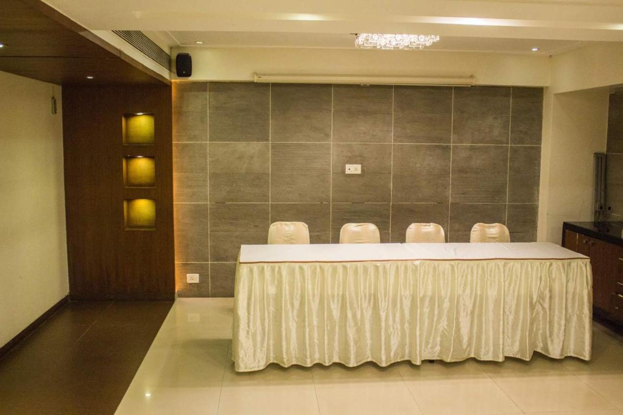 Hotel Corporate Navi Mumbai Exterior foto
