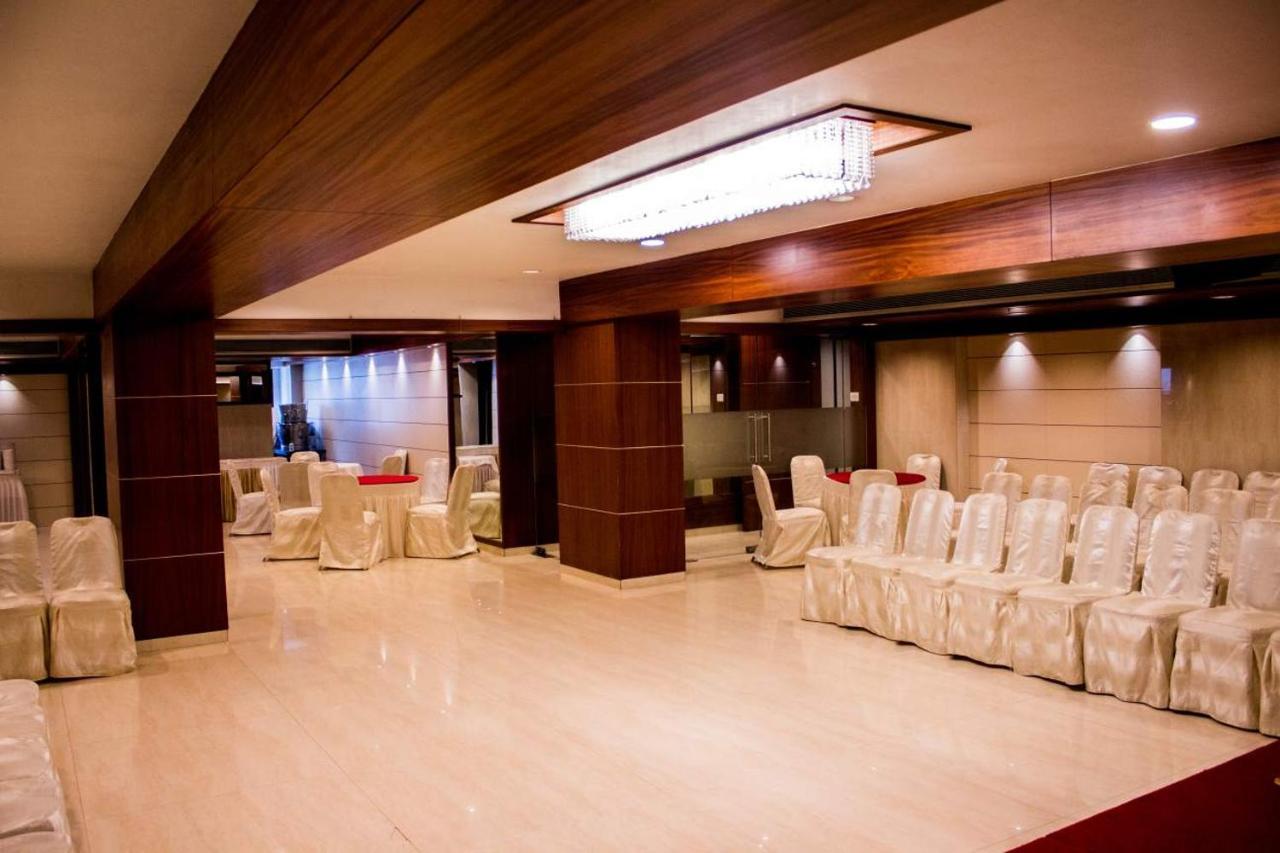 Hotel Corporate Navi Mumbai Exterior foto