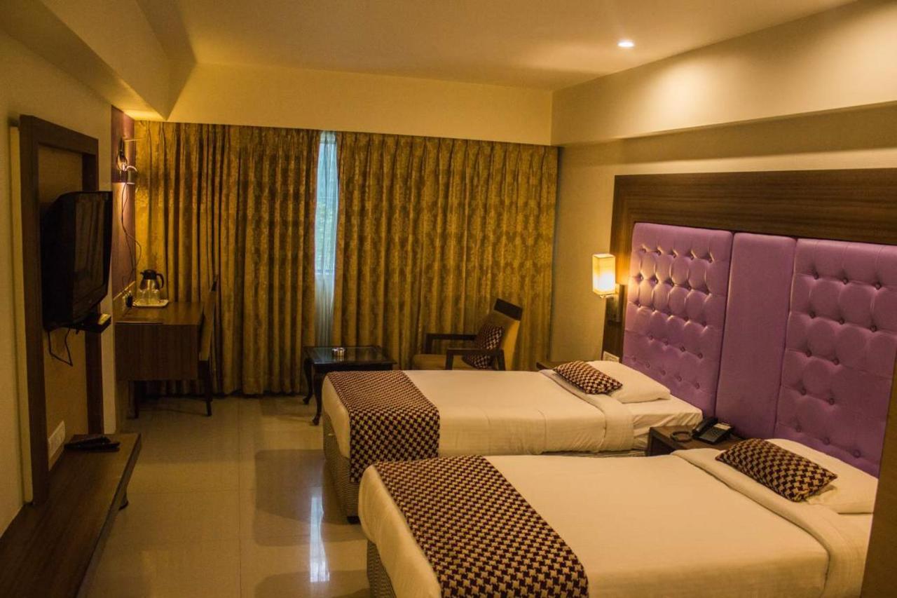 Hotel Corporate Navi Mumbai Exterior foto